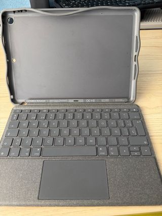 Funda Logitech Combo Touch ipad 7gen 10”