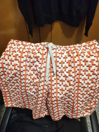 Bañador estampado naranja y blanco. 