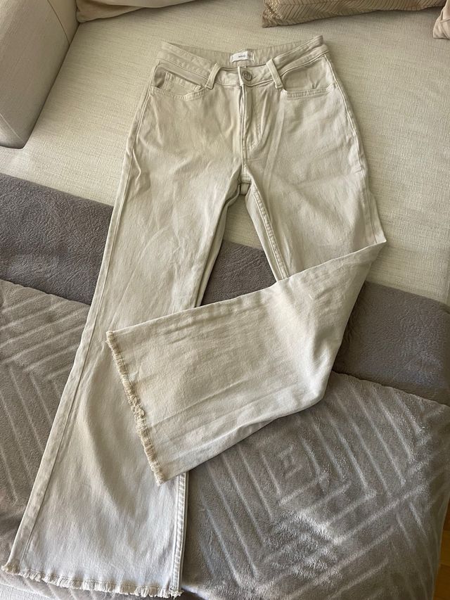 Pantalón Mango Teen Beige Acampanado Deshilachado