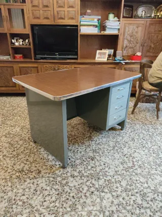Mesa de despacho madera y metal