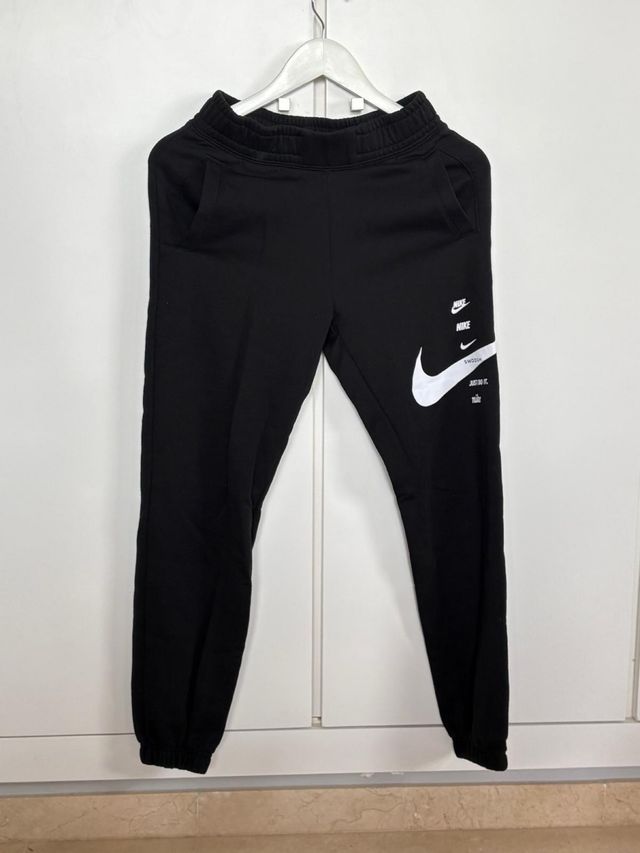 Pantalón chándal Nike Negro Swoosh