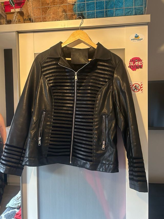 Chaqueta de cuero para mujer