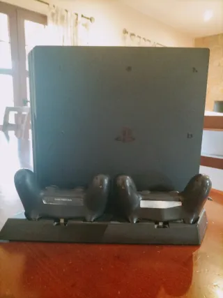 PS4 Pro 1TB+ 2 mandos+ soporte ventilador + juegos