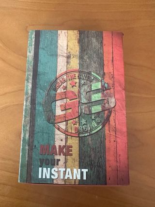 Cartera de cuero negra con diseño