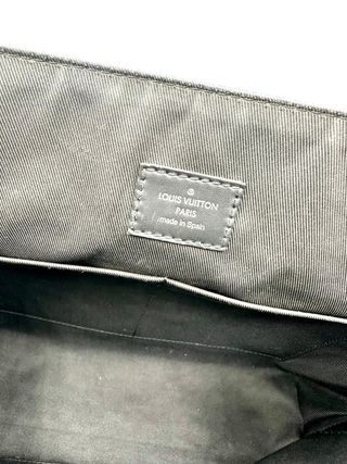 Bolso Louis Vuitton District MM Gris