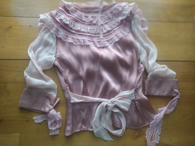 BLUSA/CAMISA de ROSAS ROJAS