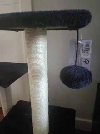 Rascador para gatos con cueva (altura 67,5 cm)