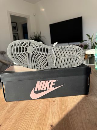 Air Jordan 1 Low Retro Mocha 