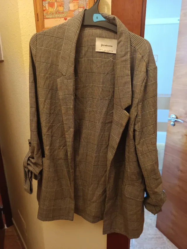 Chaqueta Stradivarius cuadros gris Talla S