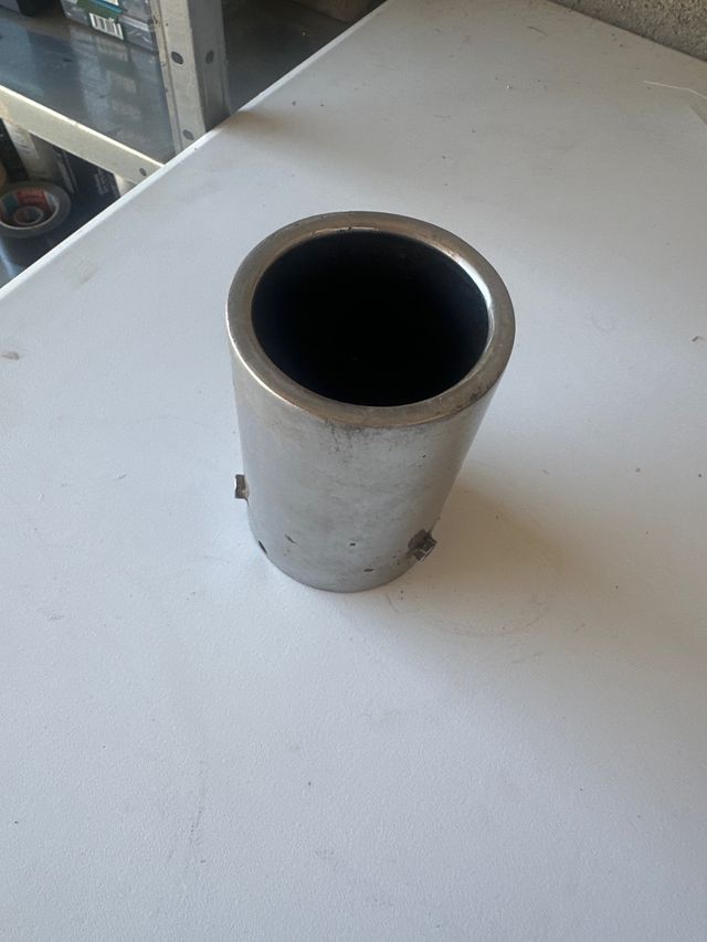 Cola de escape cromada