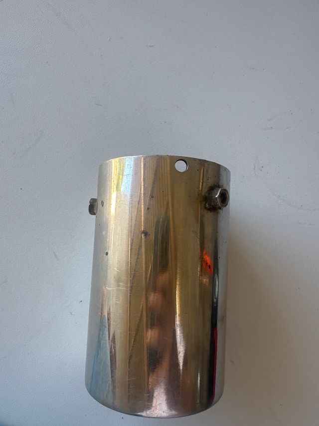 Cola de escape cromada