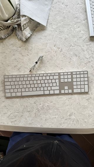 Tastiera Apple USB con cavo