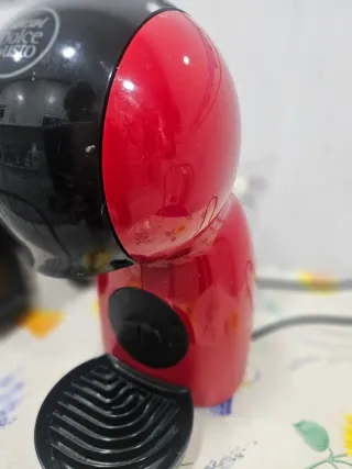 Cafetera Dolce Gusto Roja