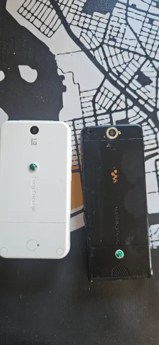 2 telefoni cellulari Sony Ericsson
