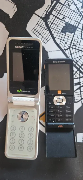 2 telefoni cellulari Sony Ericsson
