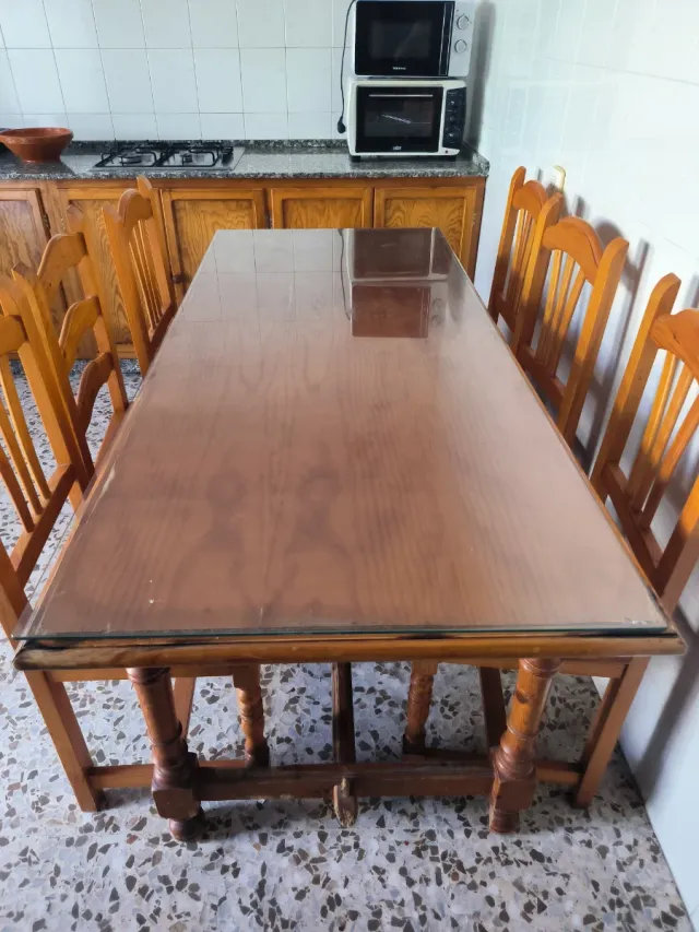 Mesa comedor madera 1.80m + 6 sillas en Chipiona
