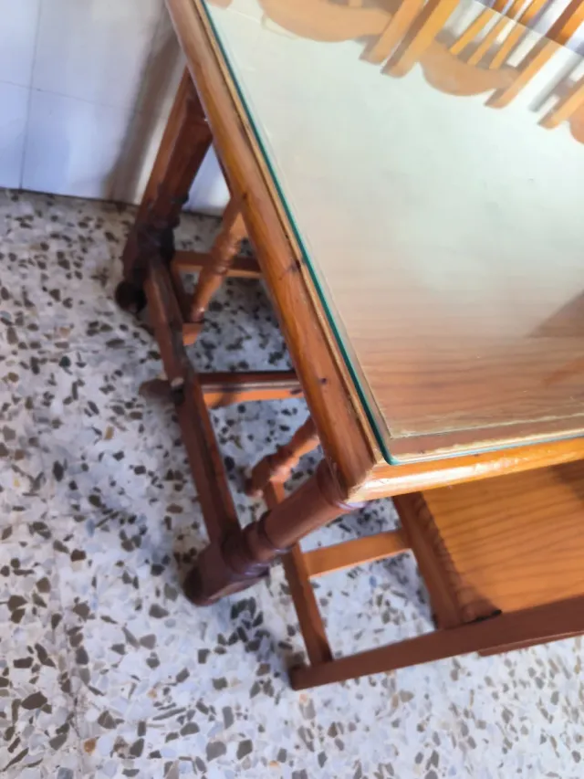 Mesa comedor madera 1.80m + 6 sillas en Chipiona