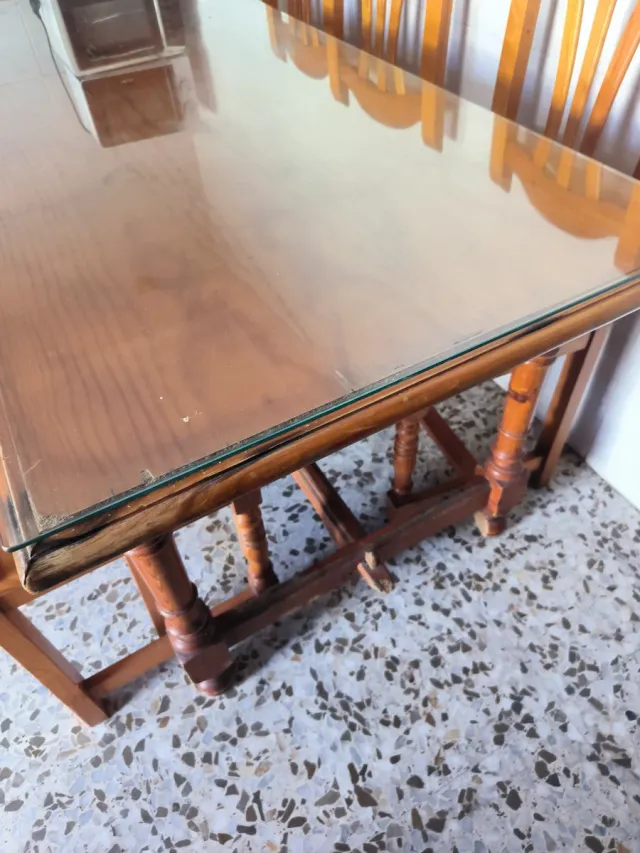 Mesa comedor madera 1.80m + 6 sillas en Chipiona