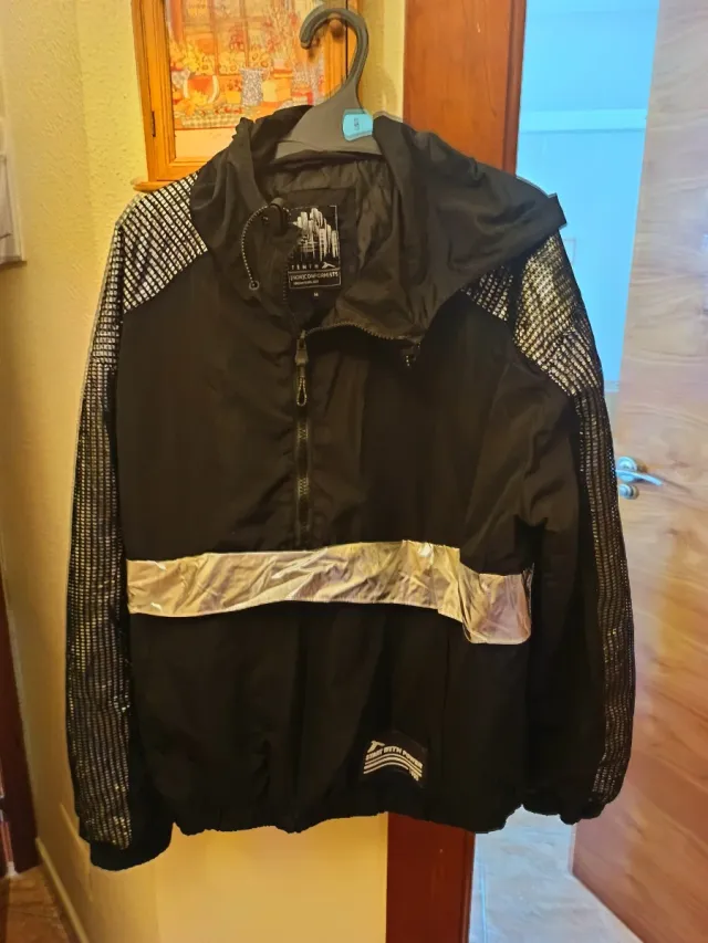 Chaqueta Sudadera Negra y Plateada