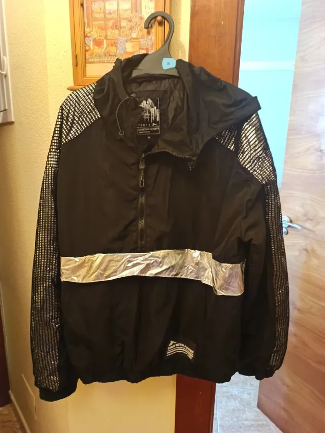 Chaqueta Sudadera Negra y Plateada