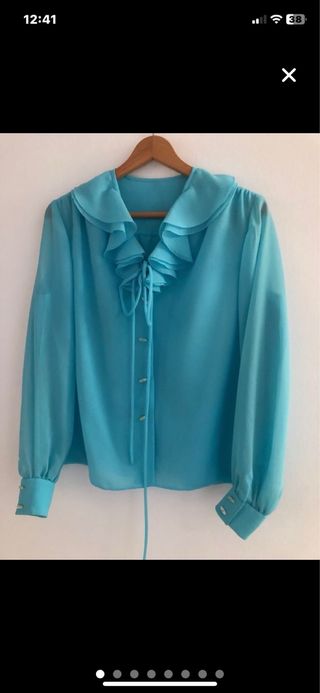 Blusa vintage azul con volantes