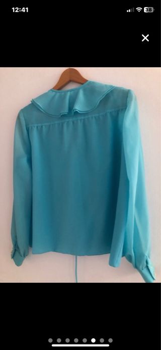 Blusa vintage azul con volantes