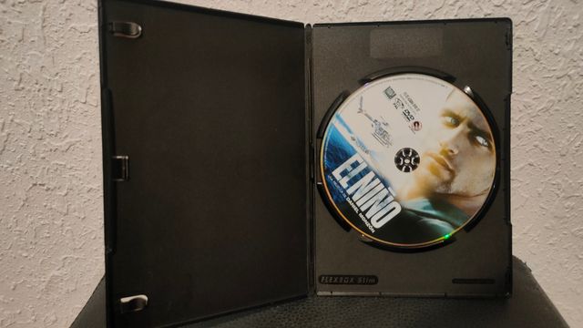 Película El Niño en DVD carátula fina.