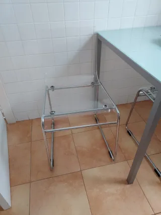 Mesa y 2 Sillas plástico transparente y Metal