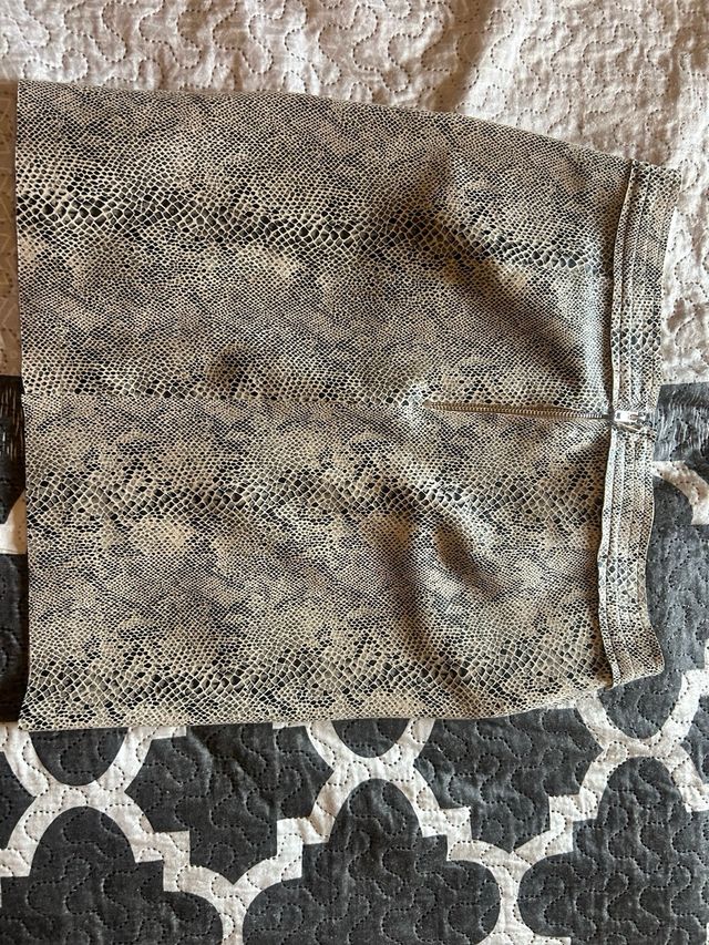 Falda estrecha estampado serpiente