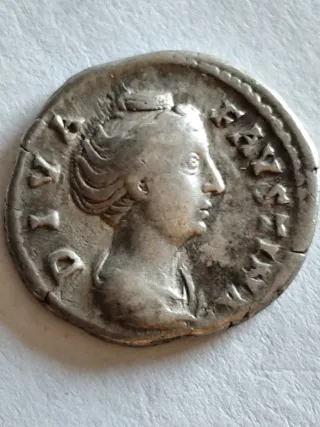 Antigua moneda romana de plata