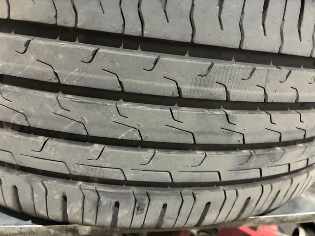 Llantas Ford 17” con neumáticos Continental