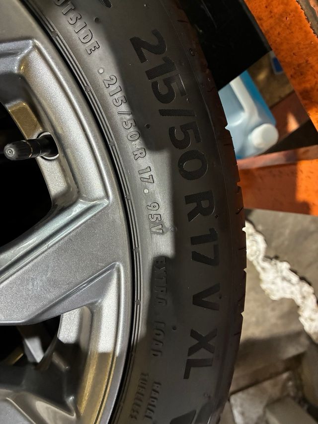 Llantas Ford 17” con neumáticos Continental