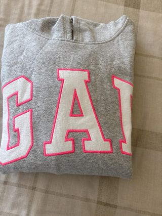 Sudadera Gap Gris con Logo Rosa