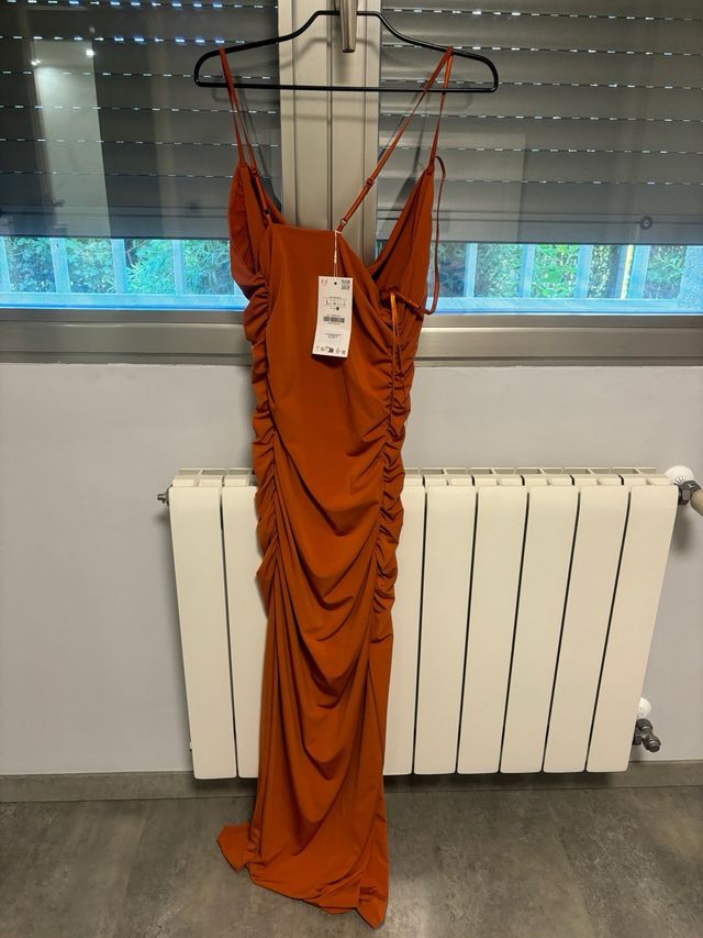 Vestido Zara Naranja Fruncido Midi