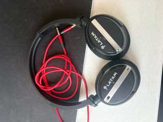 Auriculares LATAM Bluetooth 4.2 Negros/Rojos