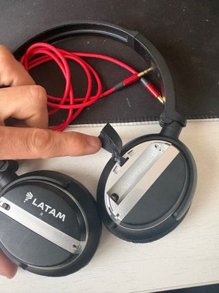 Auriculares LATAM Bluetooth 4.2 Negros/Rojos