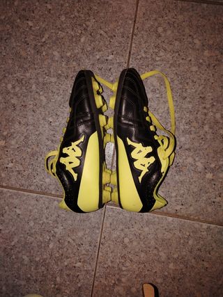 Botas de fútbol Kappa Negras y Amarillas