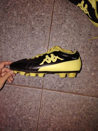 Botas de fútbol Kappa Negras y Amarillas