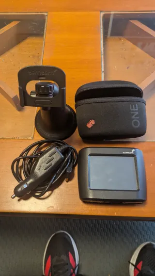 TomTom One GPS con accesorios