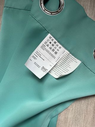 Tres Cortinas de color azul turquesa con ojales