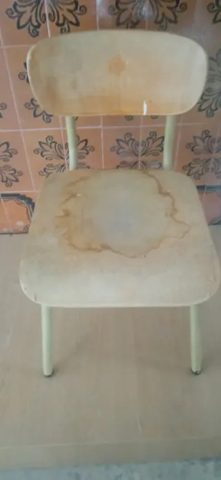 Silla pequeña de colegio 