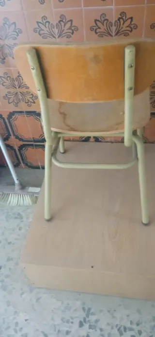 Silla pequeña de colegio 