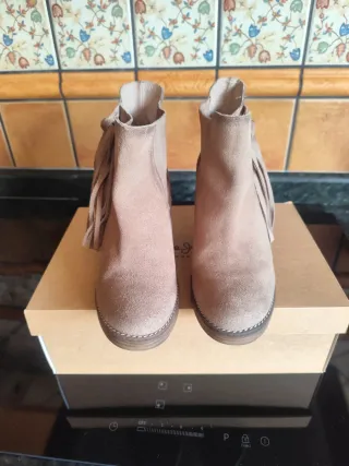 Botines Mustang camperos beige ante
