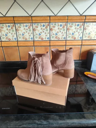 Botines Mustang camperos beige ante