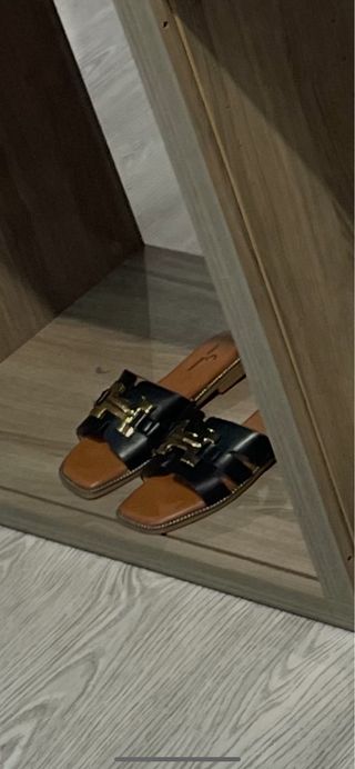 Sandalias Mujer Negro y Dorado