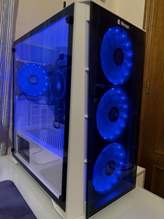 PC Gaming Nitro con luces LED azules