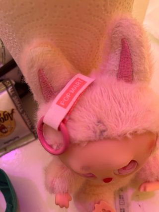 Labubu peluche rosa non originale 
vedi foto