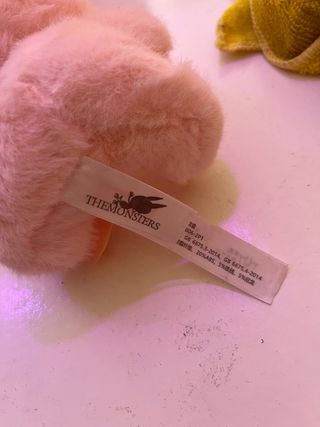 Labubu peluche rosa non originale 
vedi foto