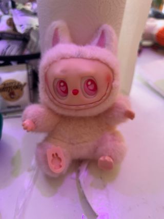 Labubu peluche rosa non originale 
vedi foto