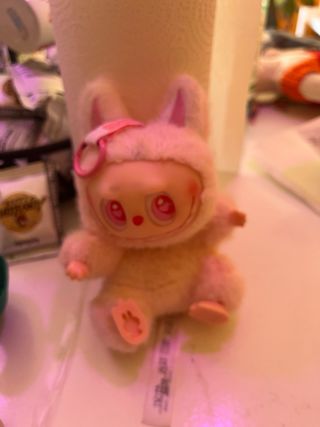 Labubu peluche rosa non originale 
vedi foto